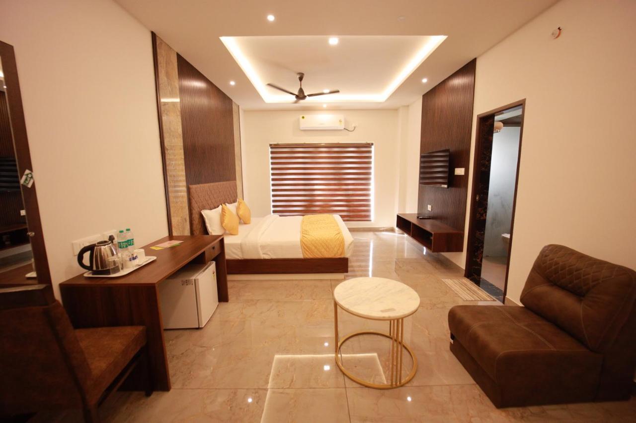 Bliss Regency Business Hotel Палакад Екстериор снимка