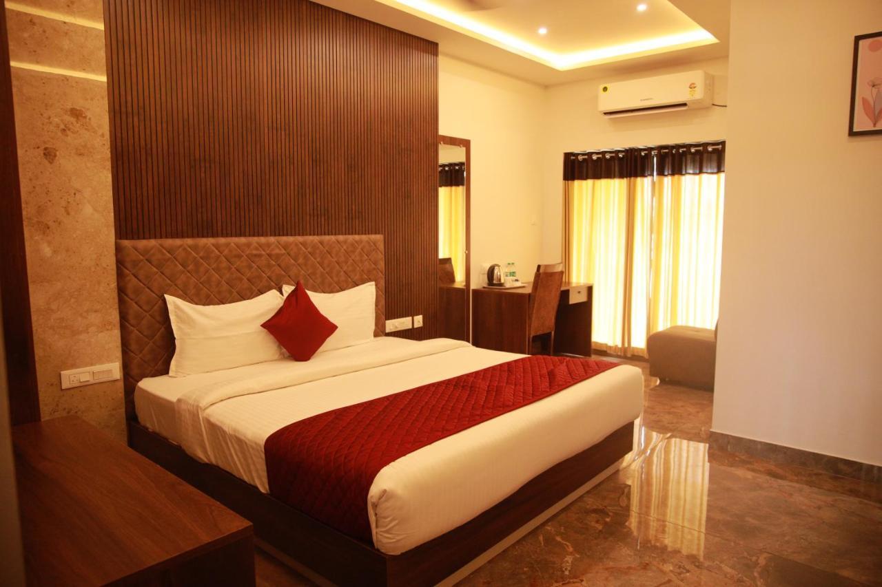 Bliss Regency Business Hotel Палакад Екстериор снимка