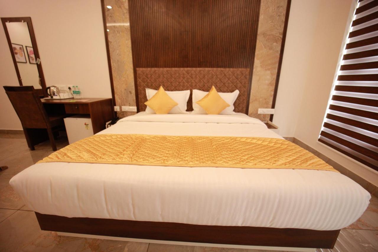 Bliss Regency Business Hotel Палакад Екстериор снимка