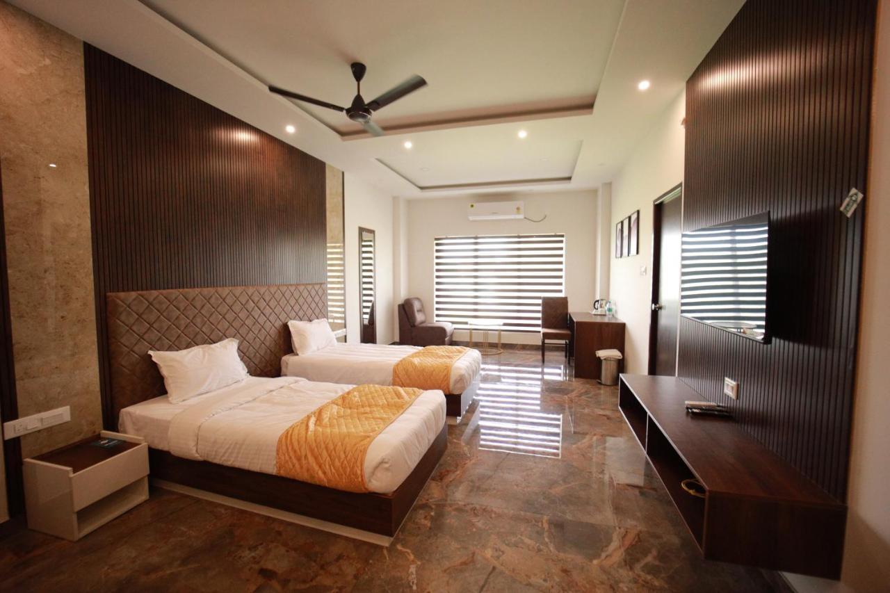 Bliss Regency Business Hotel Палакад Екстериор снимка