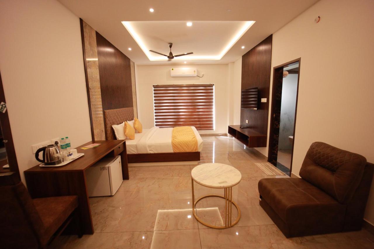 Bliss Regency Business Hotel Палакад Екстериор снимка