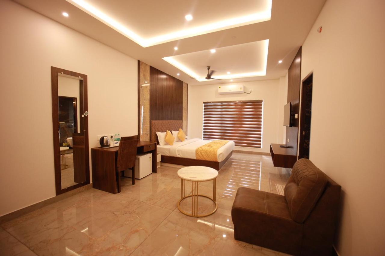 Bliss Regency Business Hotel Палакад Екстериор снимка