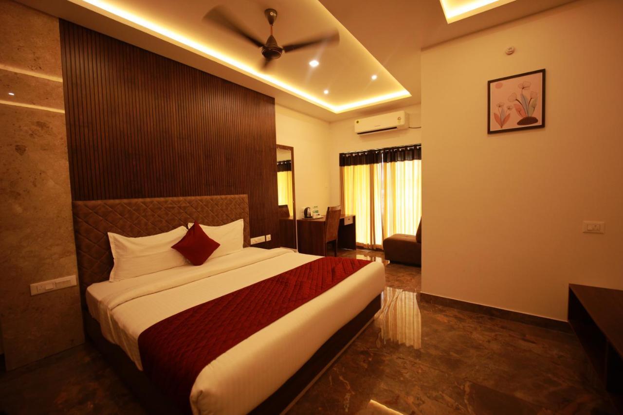Bliss Regency Business Hotel Палакад Екстериор снимка