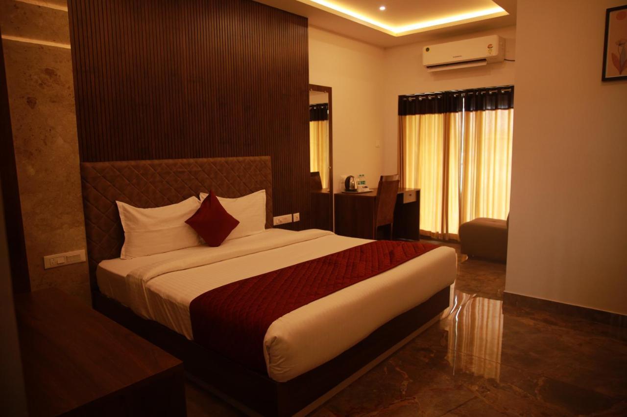 Bliss Regency Business Hotel Палакад Екстериор снимка